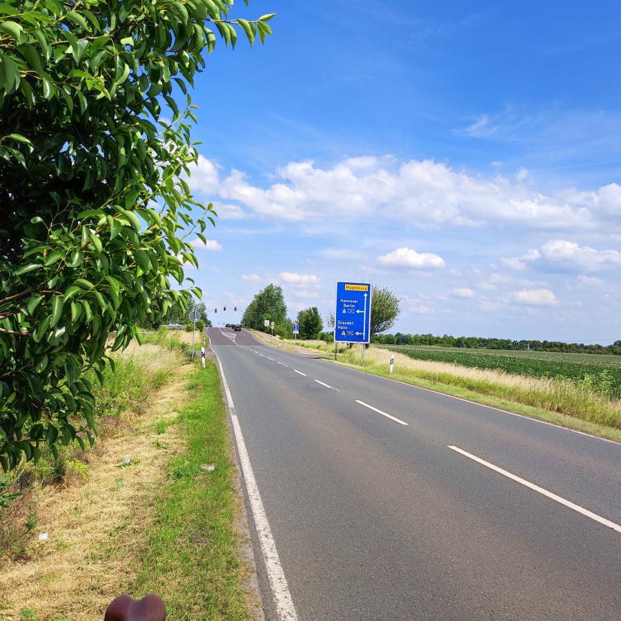 Klicke auf die Grafik für eine vergrößerte Ansicht

Name: Intelgelände_Autobahnbrückenblick_Kartoffelfeld_120622.jpg
Ansichten: 70
Größe: 162,8 KB
ID: 382